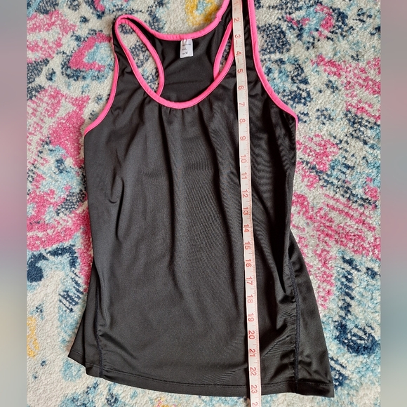 Women's racerback tank size medium - Picture 6 of 6